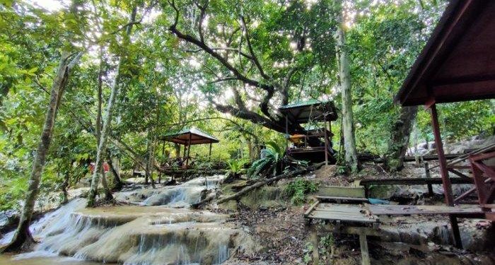 Air Terjun Tangga Bidadari merupakan salah satu potensi wisata tersembunyi di Tuah Bumi Untung Benua, julukan Kabupaten Kutai Timur (Kutim), Provinsi Kalimantan Timur (Kaltim)