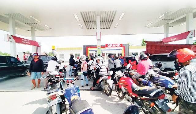 Kepala Dinas Perindustrian Dan Perdagangan Kutai Timur (Kadisperindag Kutim), Zaini mengimbau kepada pemilik SPBU di Kota Sangatta agar tak melayani para pengetap atau pembeli dengan maksud untuk dijual kembali