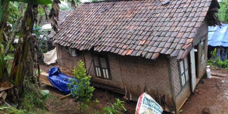 Plt Sekretaris Dinas Sosial (Dinsos) Kabupaten Kutai Timur (Kutim), Budi Mulia ungkap beberapa faktor yang dijadikan acuan dalam pendataan angka kemiskinan