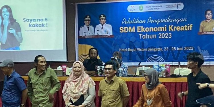 Kepala Bidang Pengembangan Ekonomi Kreatif, Rifanie yang mewakili Kepala Dispar Kutim, Nurullah membuka secara resmi kegiatan tersebut.
