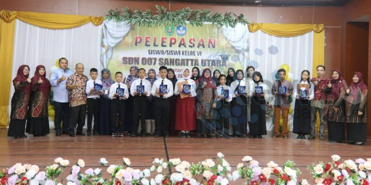 pelepasan 148 siswa kelas VI Sekolah Dasar (SD) Negeri 007 Sangatta Utara berlangsung di Gedung Wanita kawasan perkantoran Bukit Pelangi