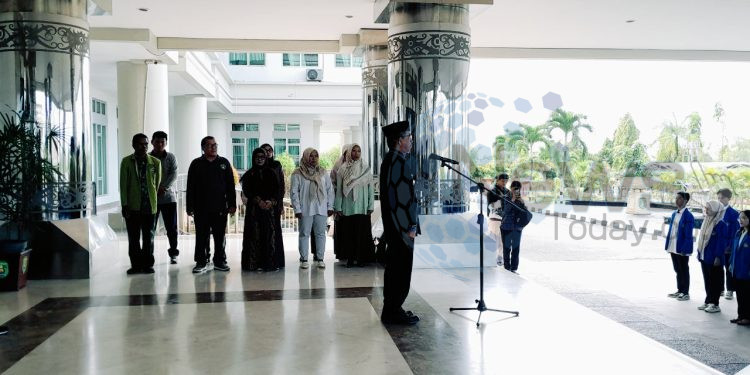 sebelum mahasiswa terjun ke masyarakat, mereka sebelumnya telah mengikuti santiaji dari kampus selama dua hari.