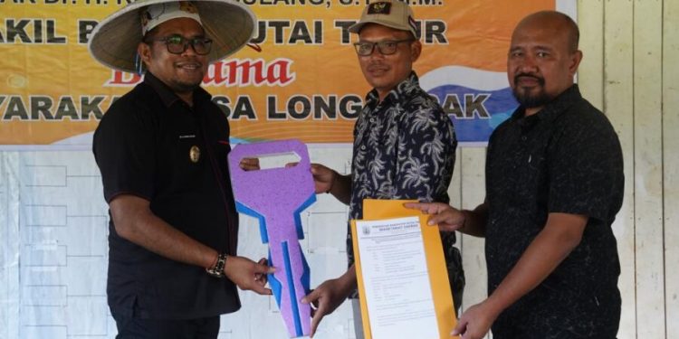 Mobil Ambulan Bantu Warga Desa Kernyanyan Mendapatkan Pelayanan Kesehatan