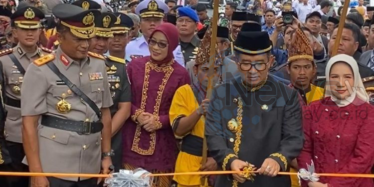 Pesta Rakyat Kaltim 2024 Resmi Dibuka, Pj Gubernur Akmal Malik Ajak Masyarakat Saksikan Capaian Pemerintah