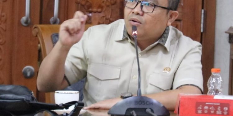 Anggota Komisi A DPRD Kabupaten Kutai Timur, dr. Novel Tyty Paembonan