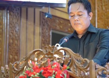 Ketua Fraksi PDIP, Siang Geah.
