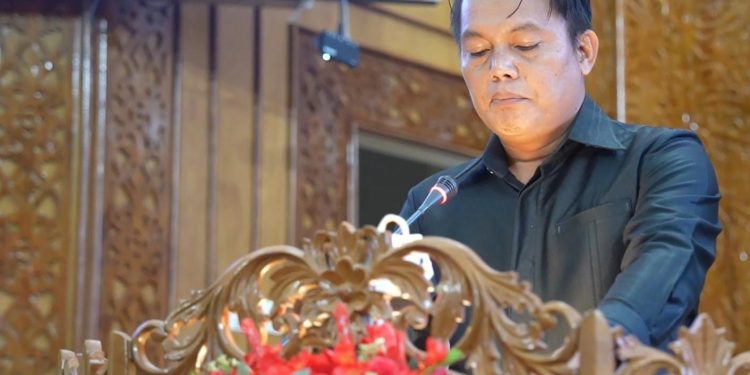 Ketua Fraksi PDIP, Siang Geah.