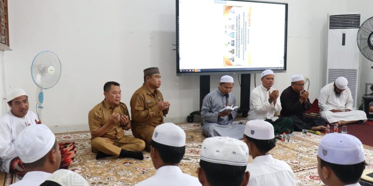 Gelar Pengajian, DWP DPPKB Juga Serahkan Paket Sembako ke 4 Ponpes