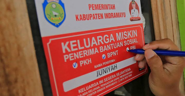Stiker Keluarga Miskin Jadi Instrumen Akurasi Data Bantuan Sosial di Kutim