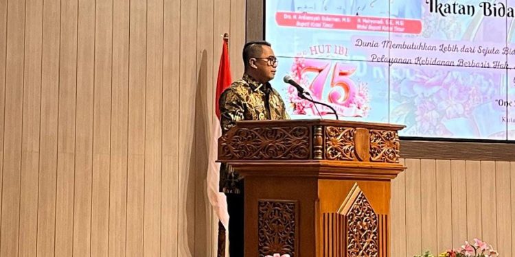 Wabup Kutim: Teknologi Digital Harus Diimbangi Sentuhan Empati Bidan
